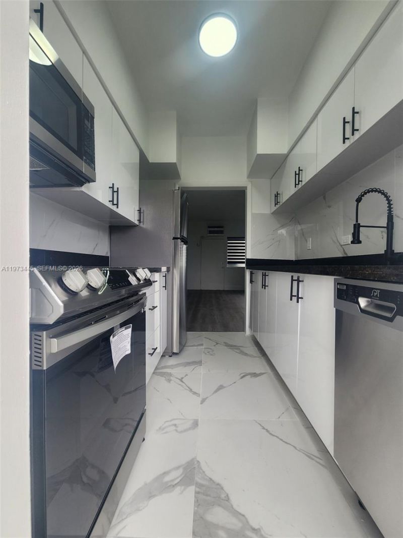 2101 Normandy Dr, Unit 310, Miami Beach, FL 33141 Photo