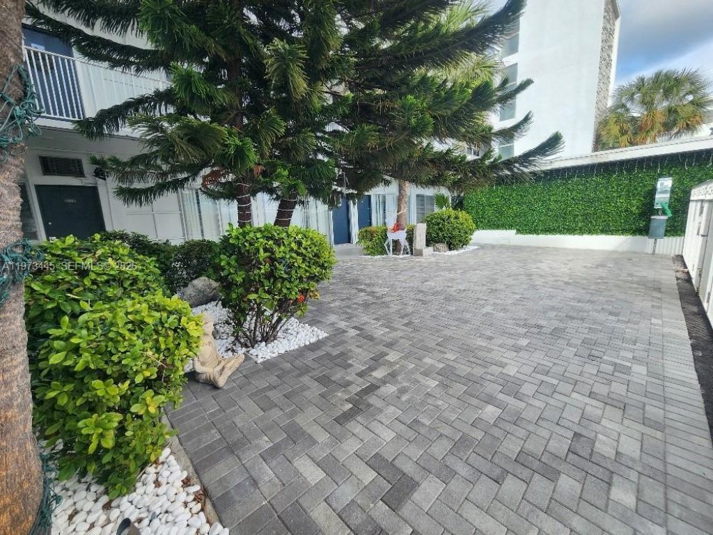 2101 Normandy Dr, Unit 310, Miami Beach, FL 33141 Photo