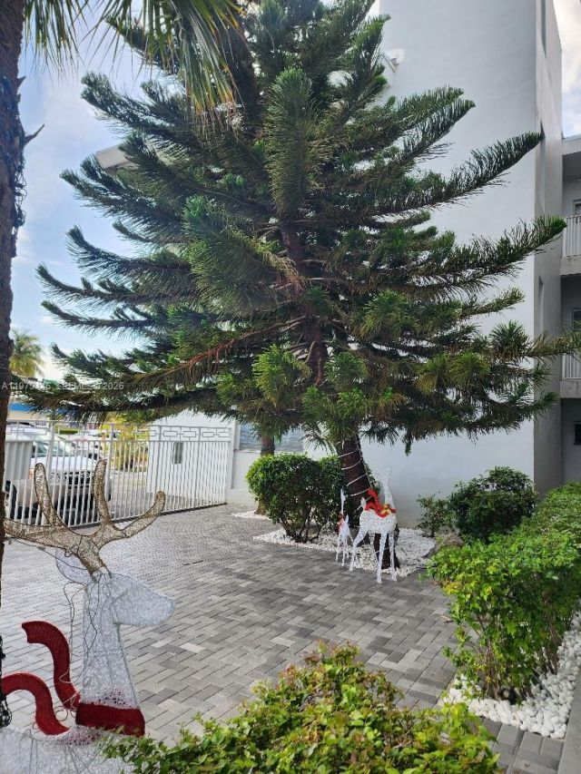 2101 Normandy Dr, Unit 310, Miami Beach, FL 33141 Photo