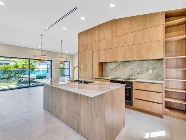 1323 Cleveland Rd , Miami Beach, FL 33141