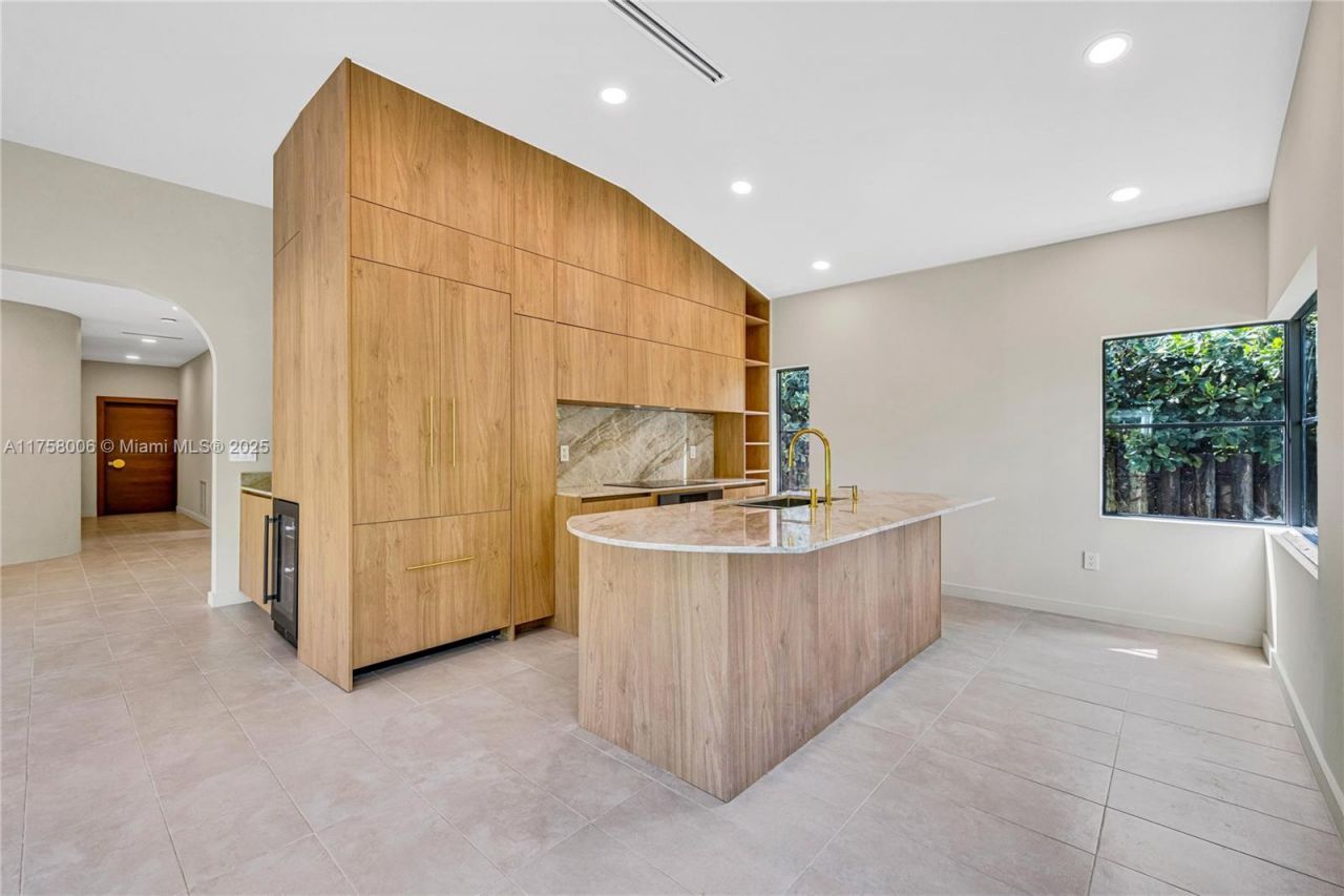 1323 Cleveland Rd , Miami Beach, FL 33141 Photo