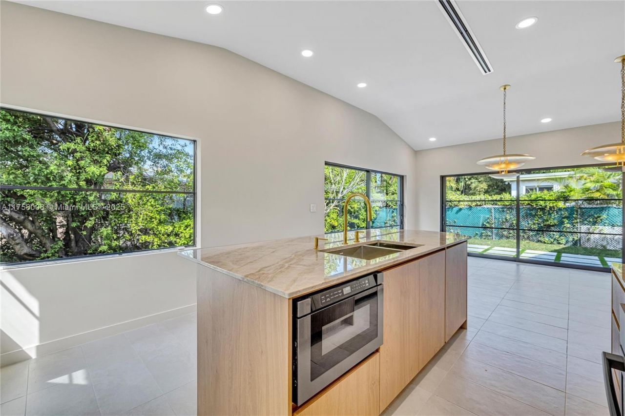 1323 Cleveland Rd , Miami Beach, FL 33141 Photo