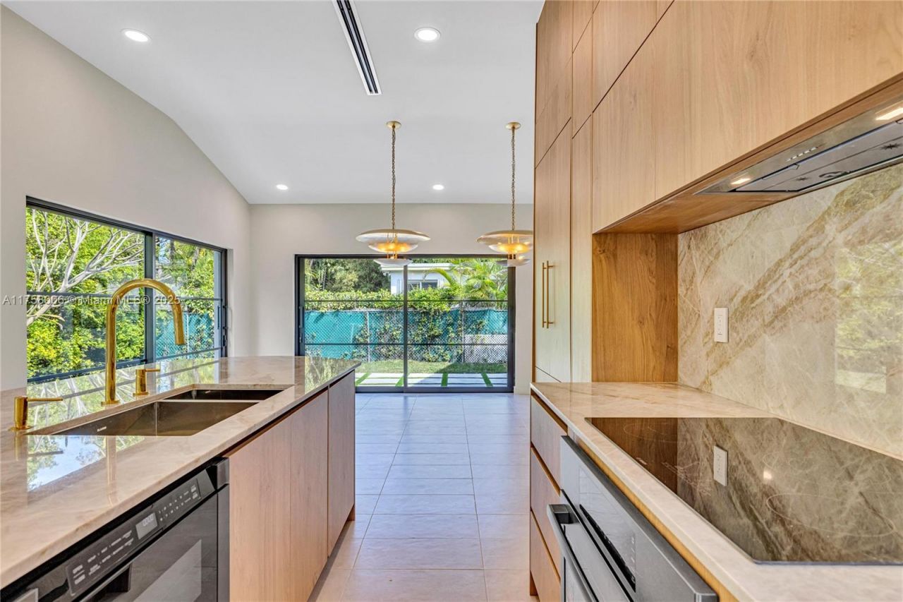 1323 Cleveland Rd , Miami Beach, FL 33141 Photo