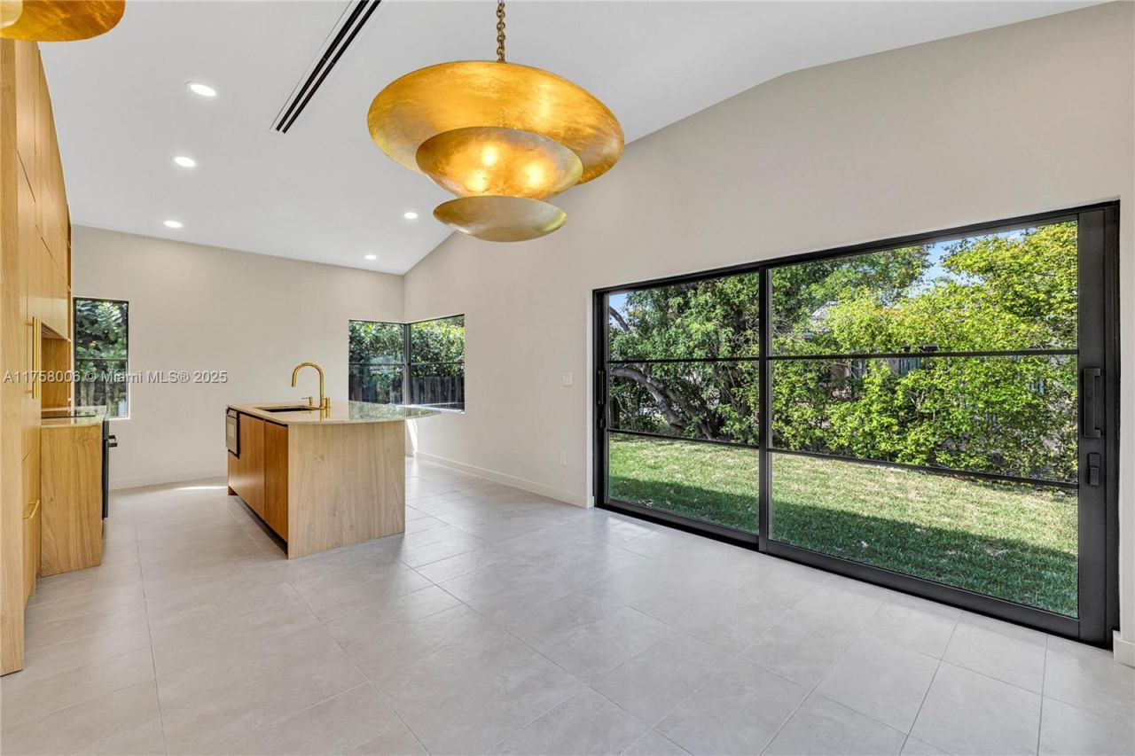 1323 Cleveland Rd , Miami Beach, FL 33141 Photo