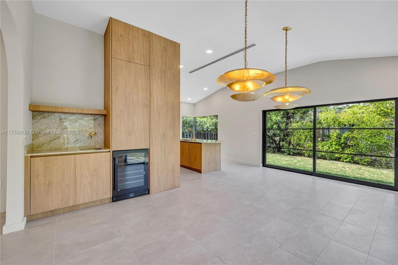 1323 Cleveland Rd , Miami Beach, FL 33141 Photo