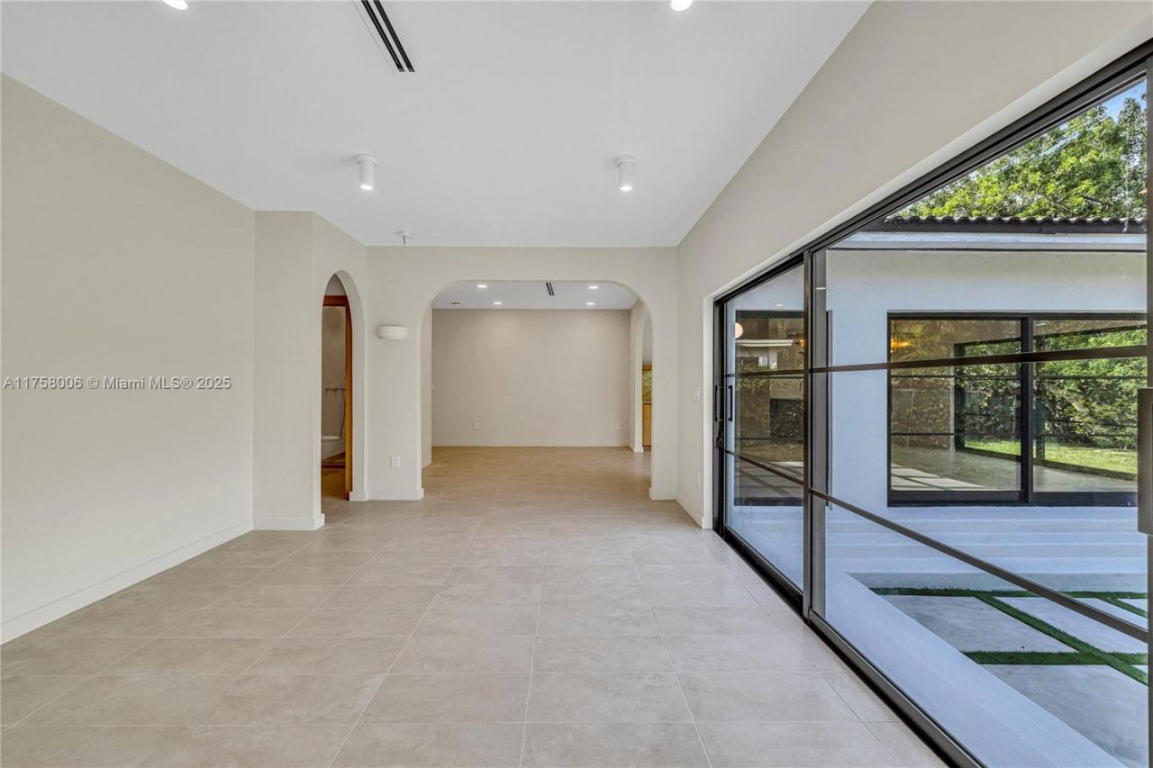 1323 Cleveland Rd , Miami Beach, FL 33141 Photo