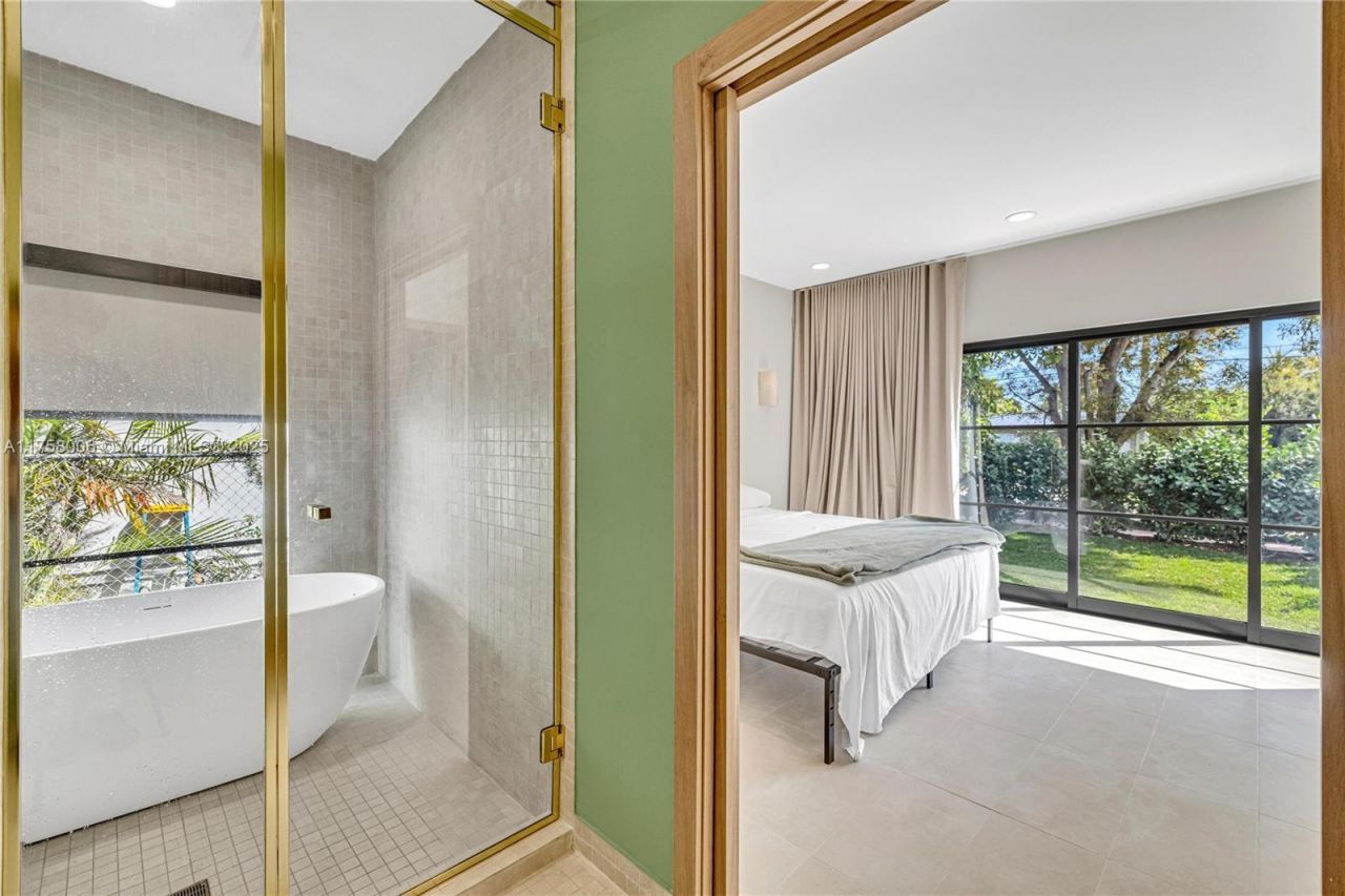 1323 Cleveland Rd , Miami Beach, FL 33141 Photo