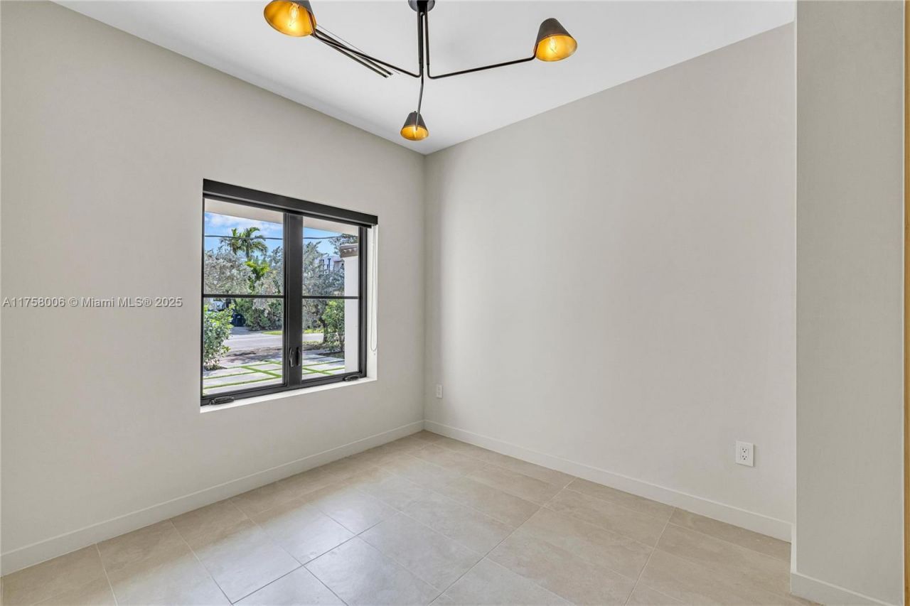 1323 Cleveland Rd , Miami Beach, FL 33141 Photo