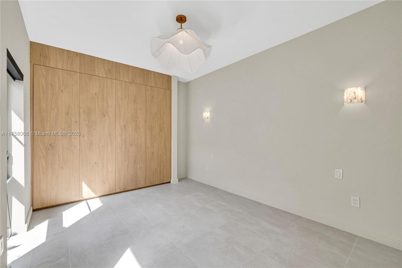 1323 Cleveland Rd , Miami Beach, FL 33141 Photo