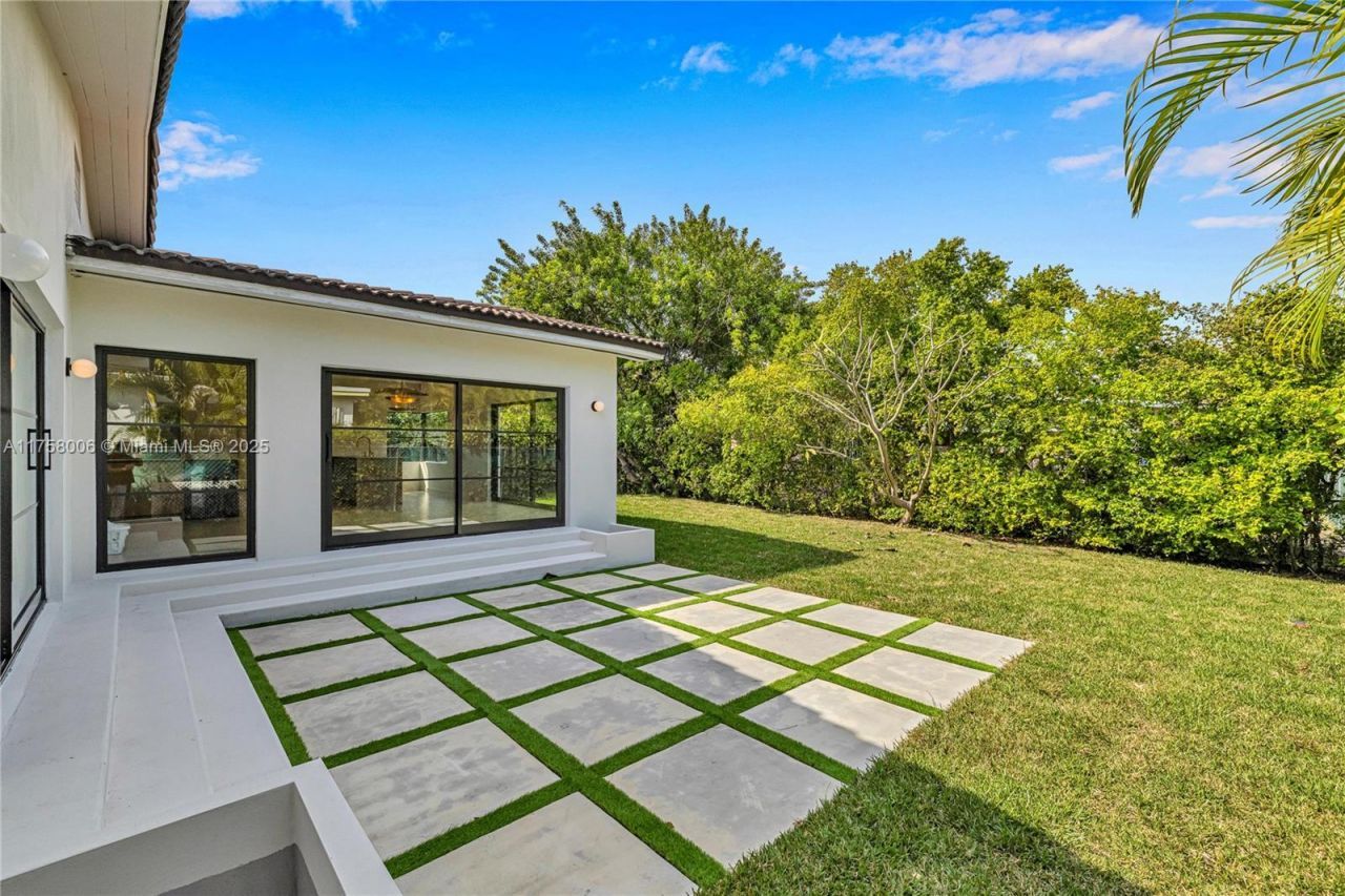 1323 Cleveland Rd , Miami Beach, FL 33141 Photo