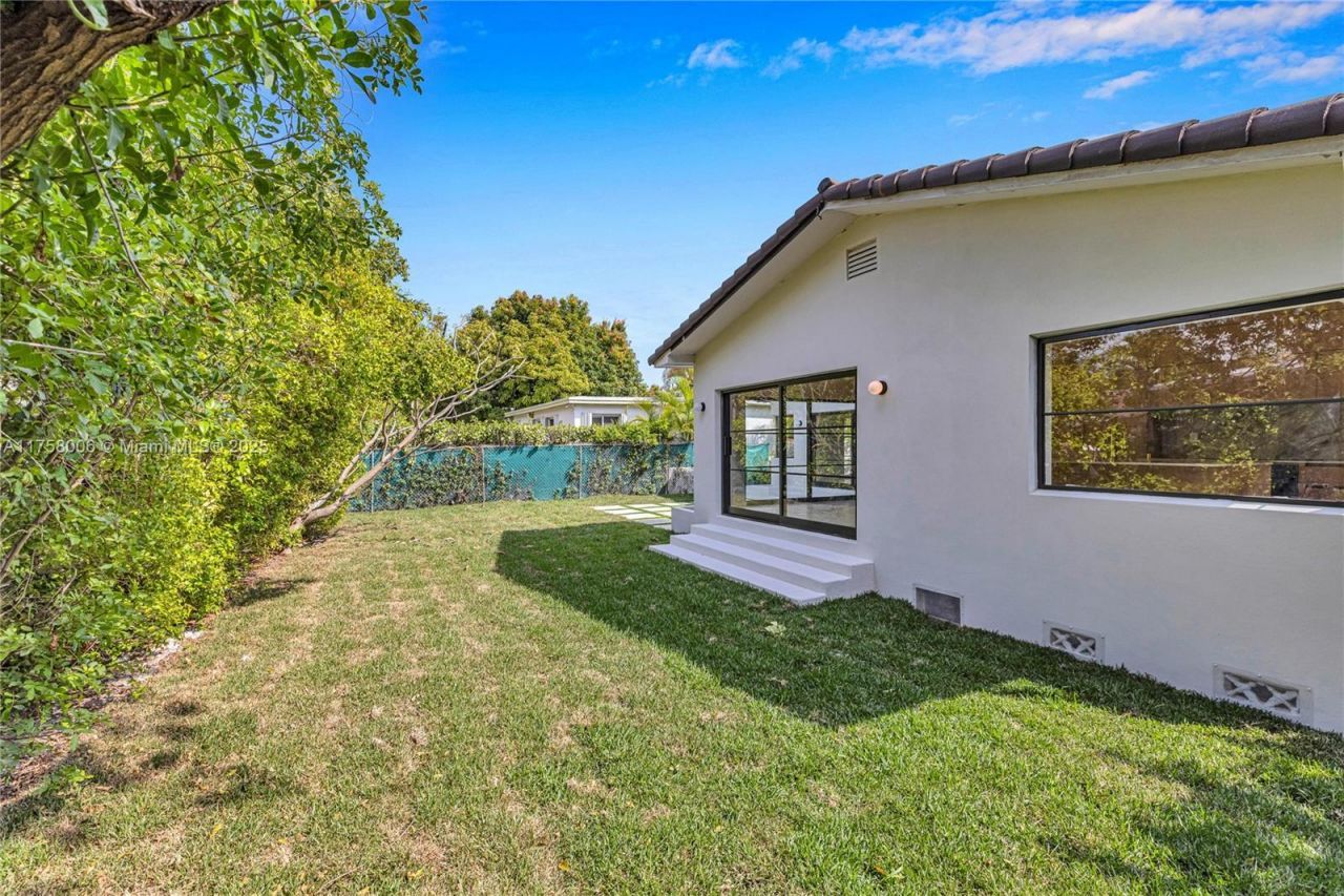 1323 Cleveland Rd , Miami Beach, FL 33141 Photo