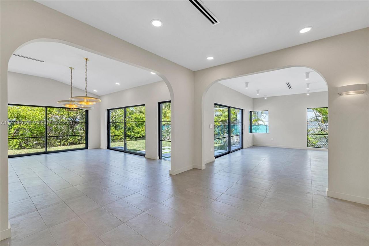 1323 Cleveland Rd , Miami Beach, FL 33141 Photo