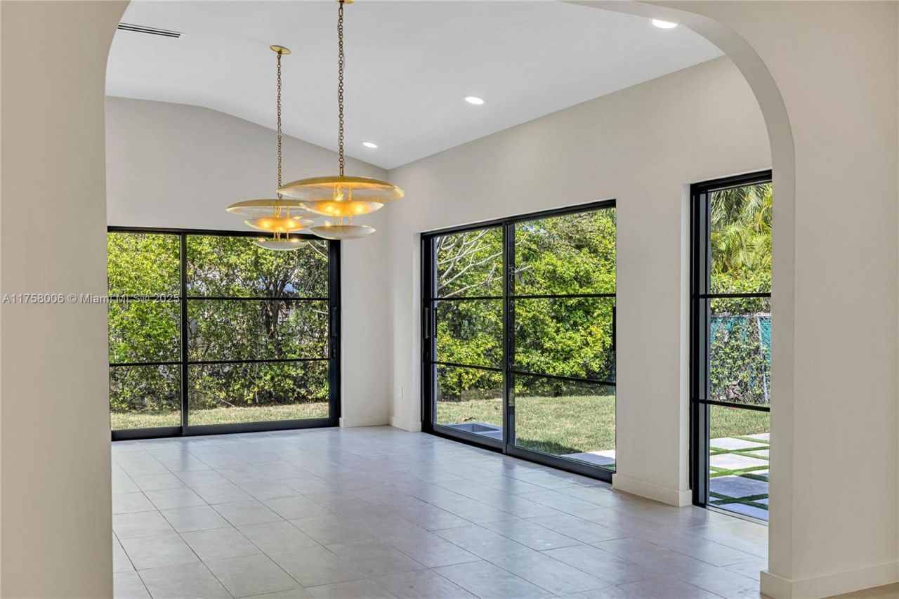 1323 Cleveland Rd , Miami Beach, FL 33141 Photo