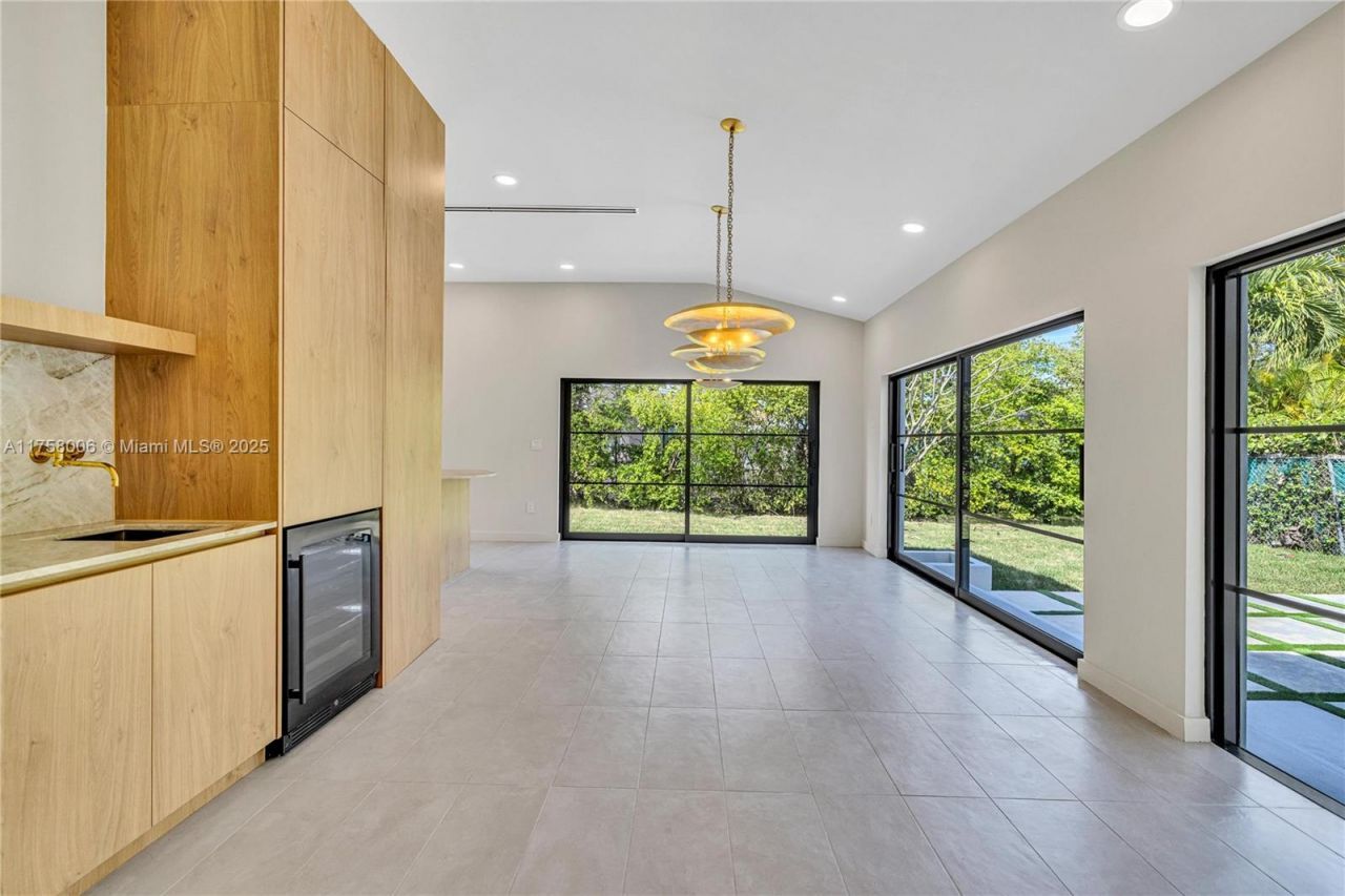 1323 Cleveland Rd , Miami Beach, FL 33141 Photo