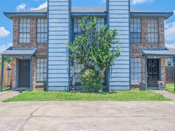 1028 Mckinley Street, Unit B, Benbrook, TX 76126