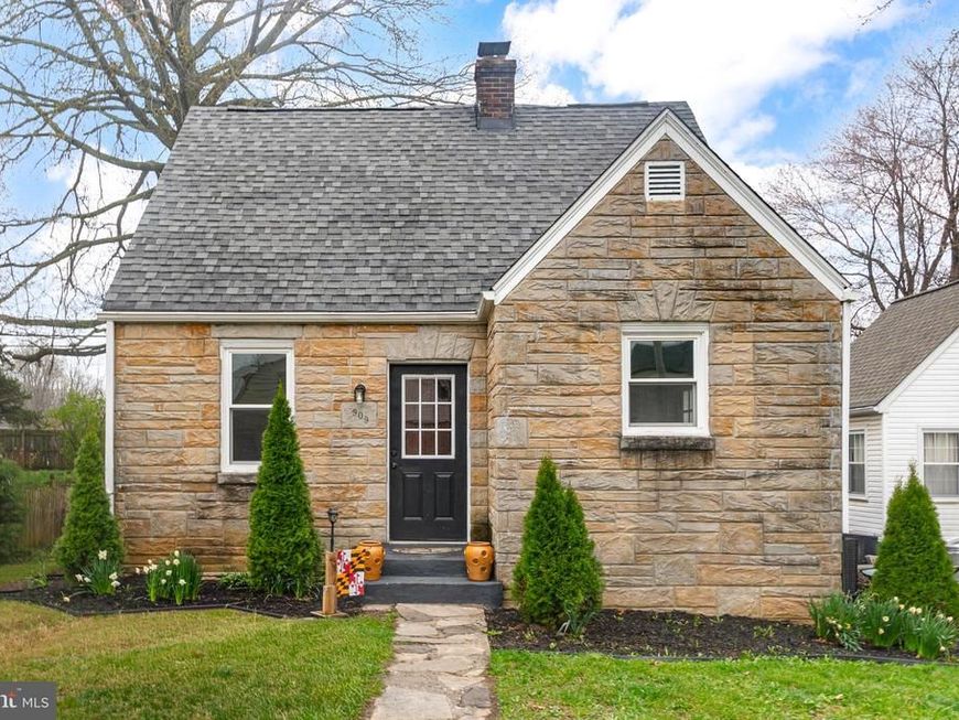 909 Beechwood Drive, Hagerstown, MD 21742 Main Photo