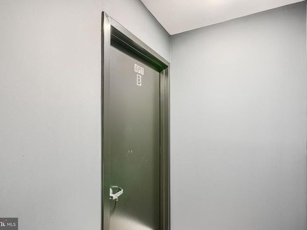 7 S CARROLLTON AVENUE, BALTIMORE, MD 21223