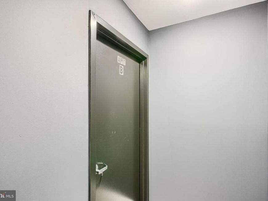 7 S Carrollton Avenue, Baltimore, MD 21223 Main Photo