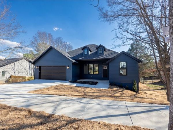 2801 W Rutledge Lane , Fayetteville, AR 72704