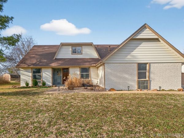 18013 E 93rd Street North , Owasso, OK 74055