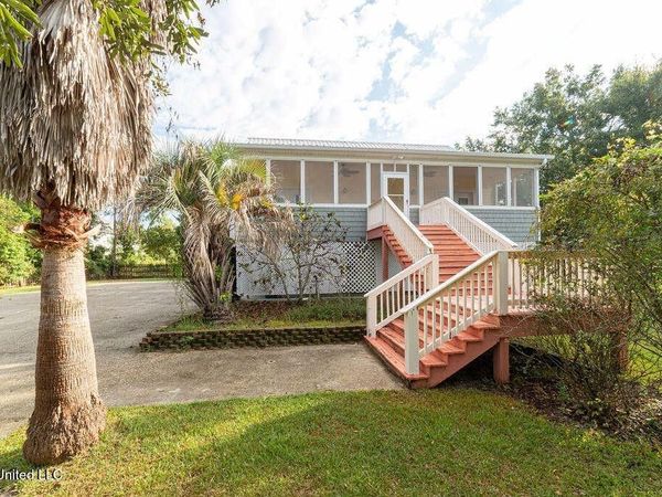 408 WAVELAND Avenue, Waveland, MS 39576