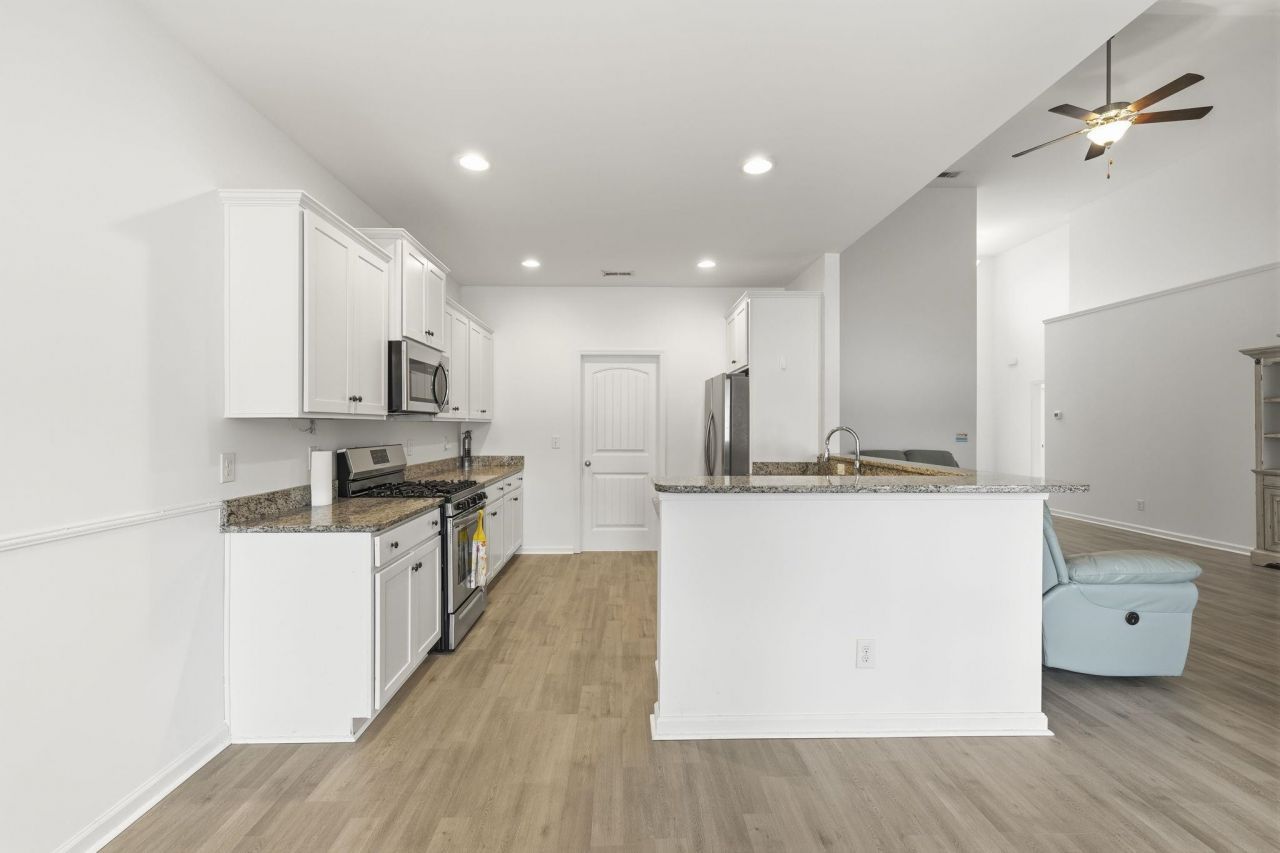 608 Chiswick Dr. Photo 12