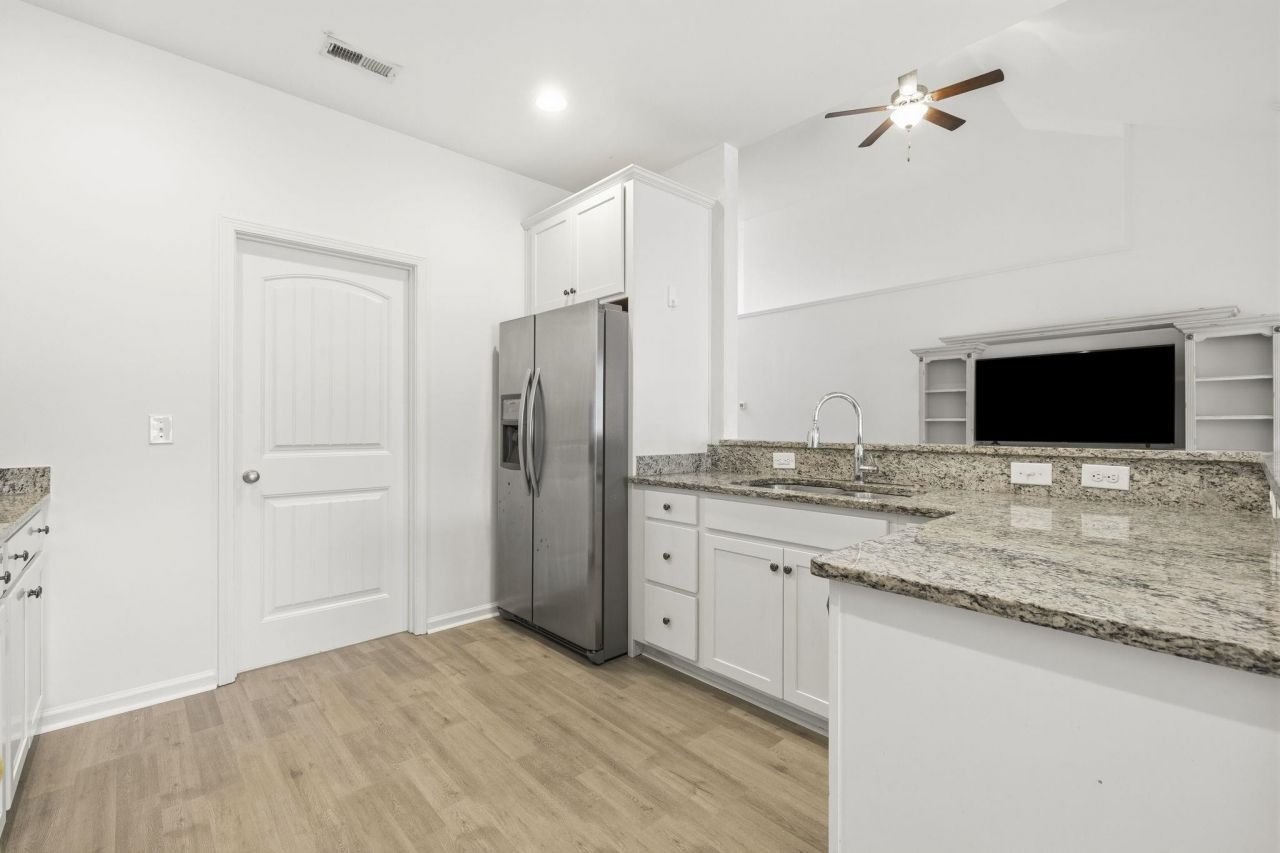 608 Chiswick Dr. Photo 15