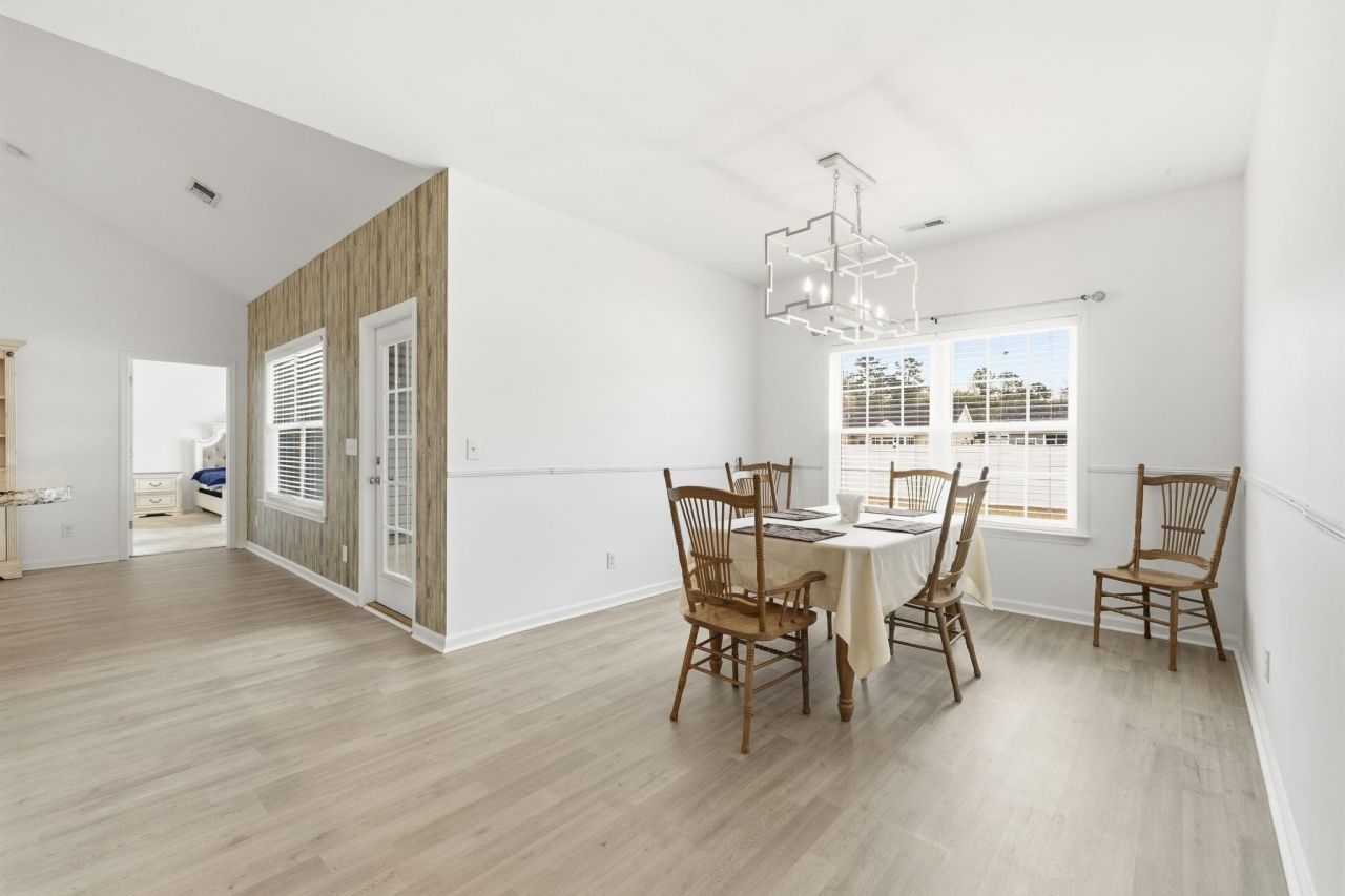 608 Chiswick Dr. Photo 20