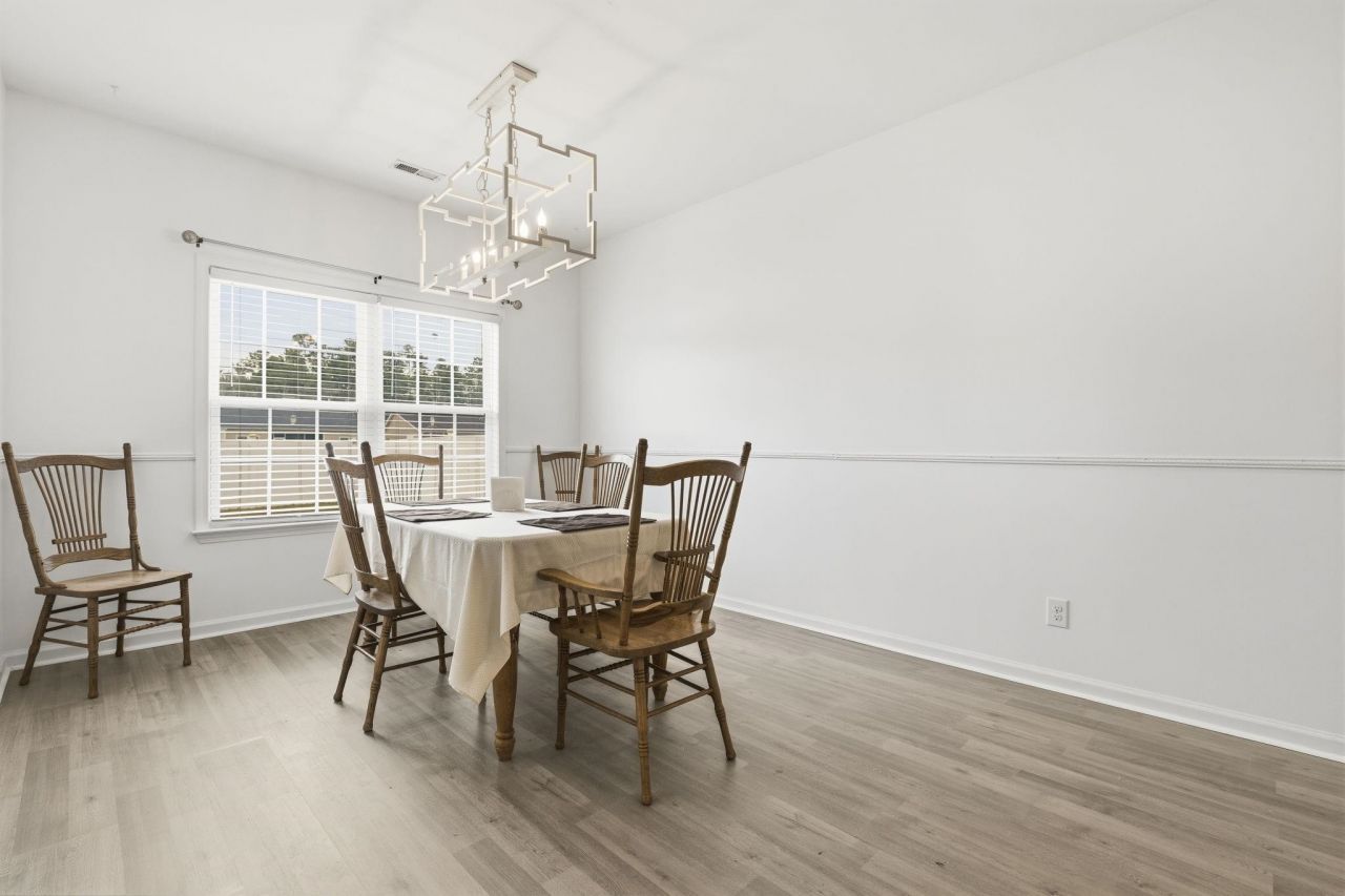 608 Chiswick Dr. Photo 21