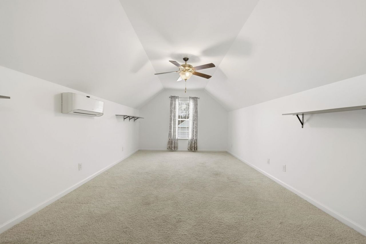 608 Chiswick Dr. Photo 28