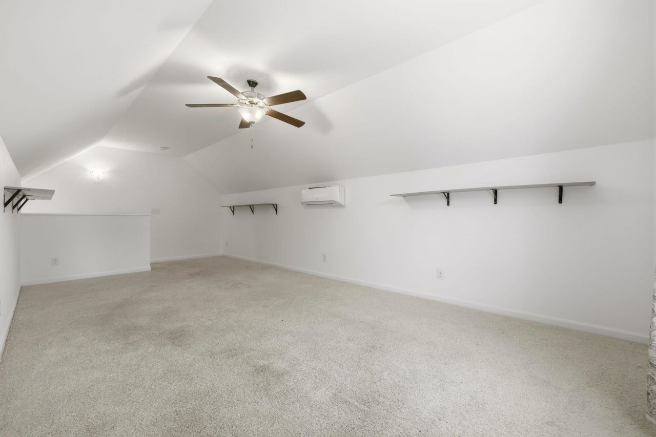 608 Chiswick Dr. Photo 29