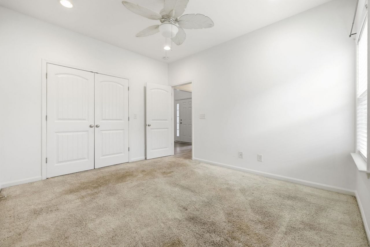 608 Chiswick Dr. Photo 35