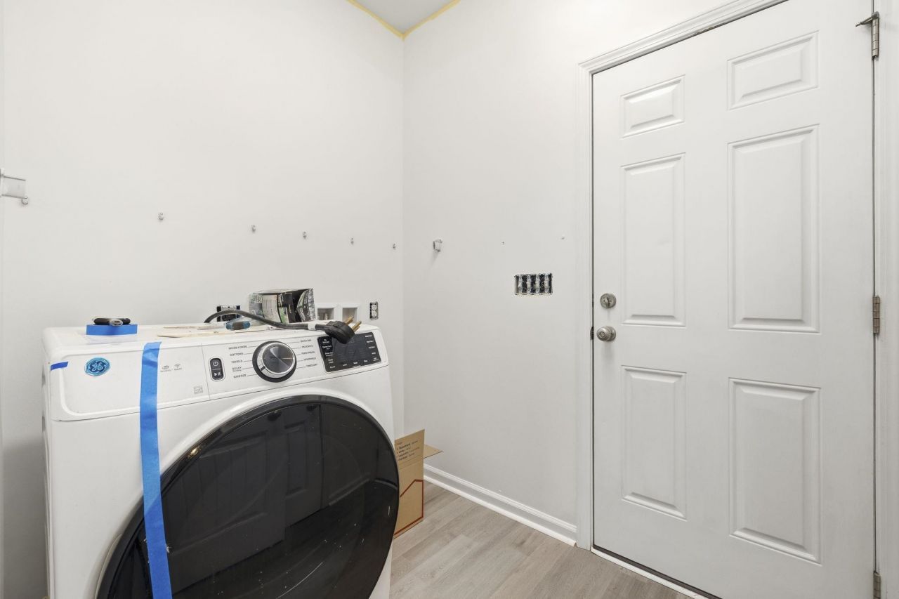 608 Chiswick Dr. Photo 38