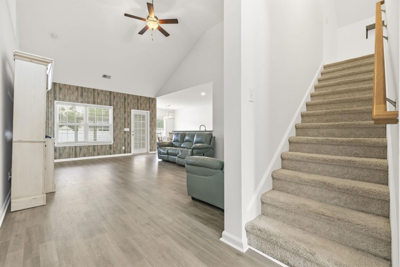 608 Chiswick Dr. Photo 6