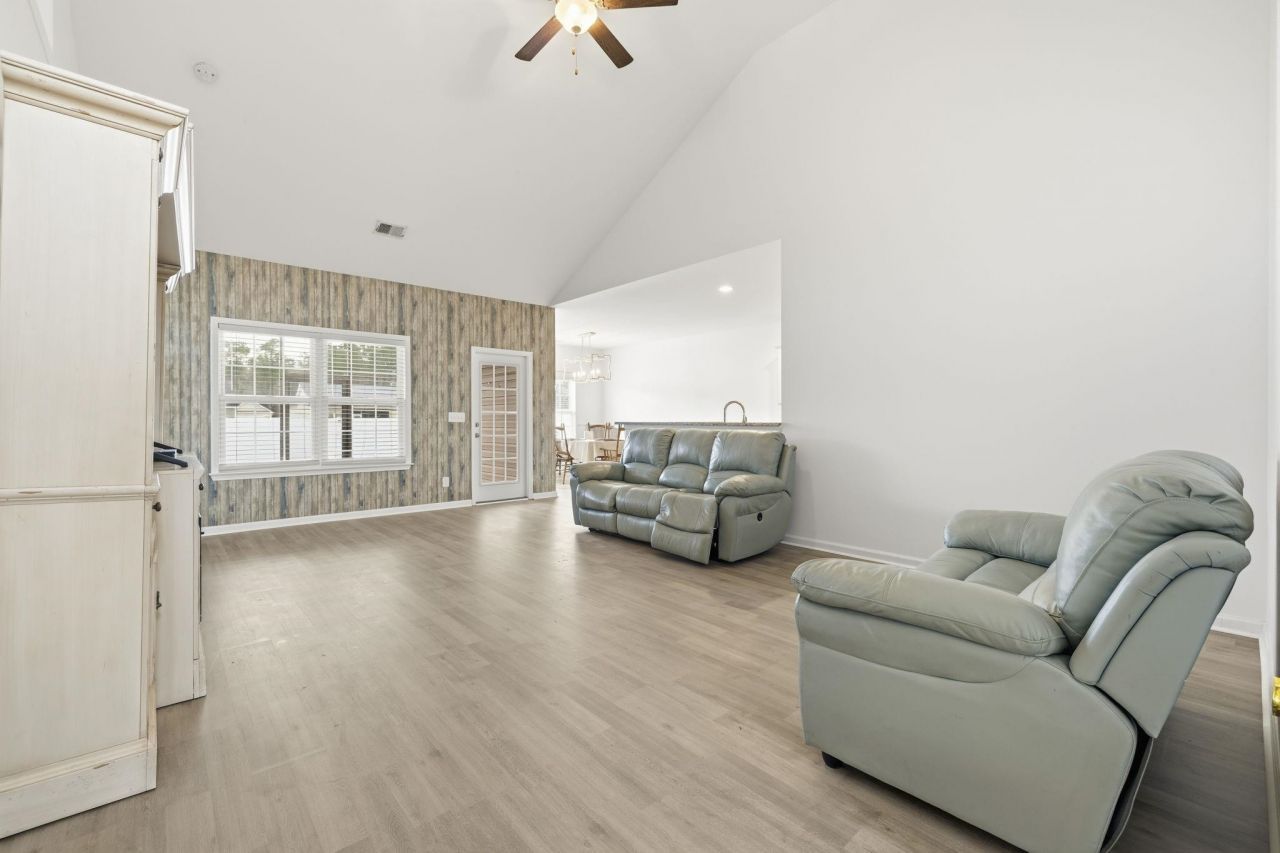 608 Chiswick Dr. Photo 7