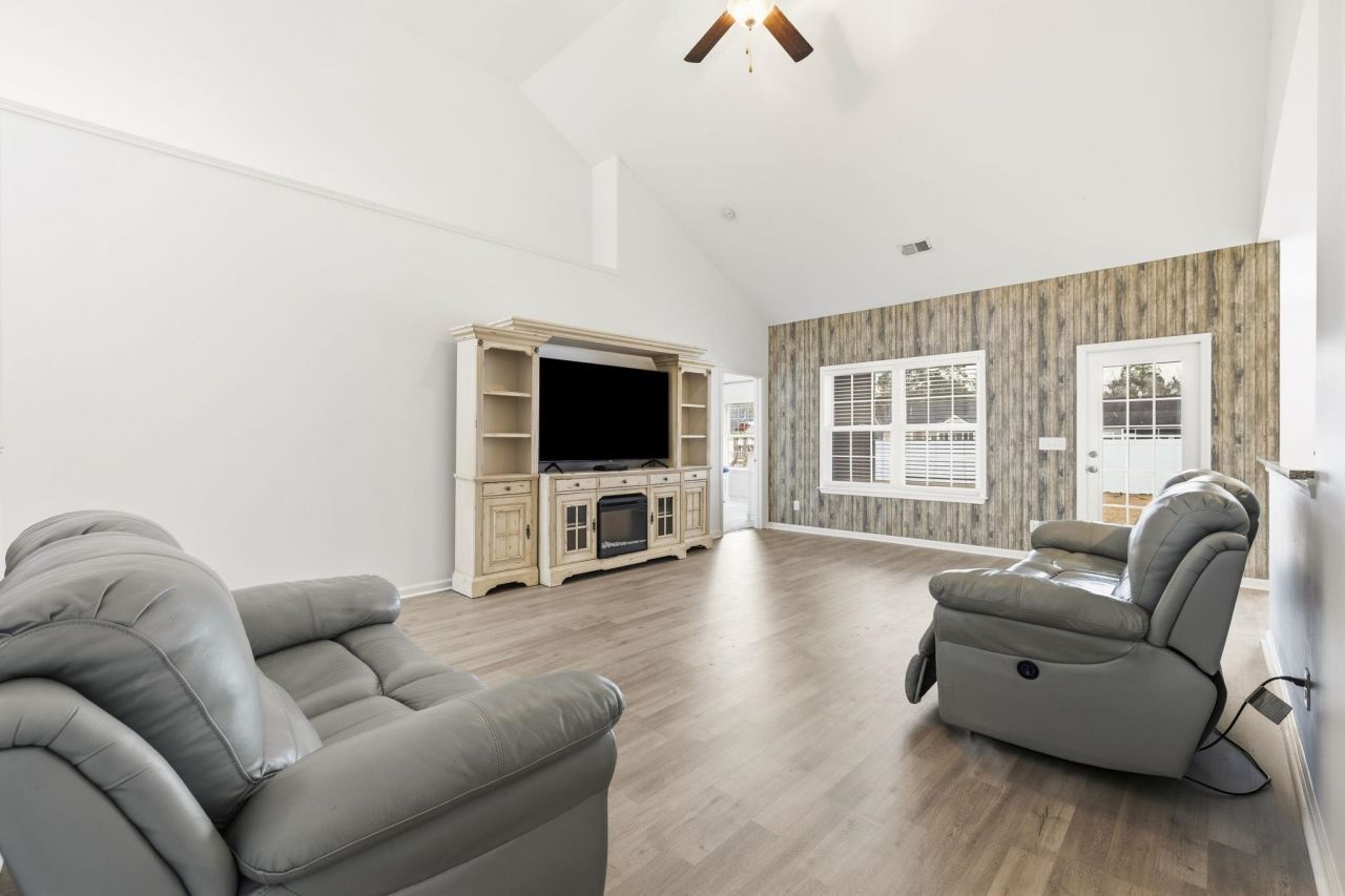 608 Chiswick Dr. Photo 8