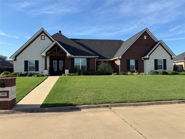 1003 Stone Bridge Street, Mount Pleasant, TX 75455