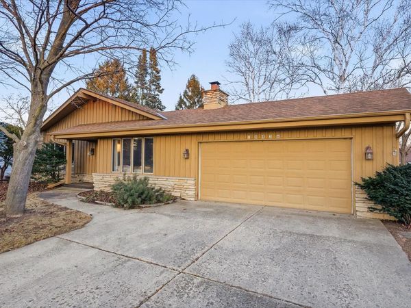 W166N10436 Surrey DRIVE, Germantown, WI 53022