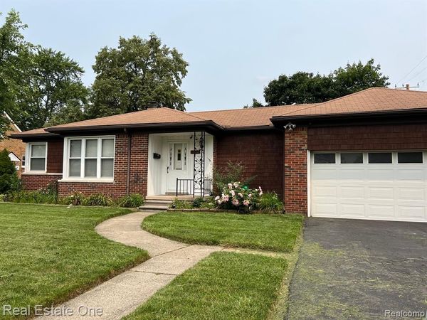 13630 Balfour Street, Oak Park, MI 48237