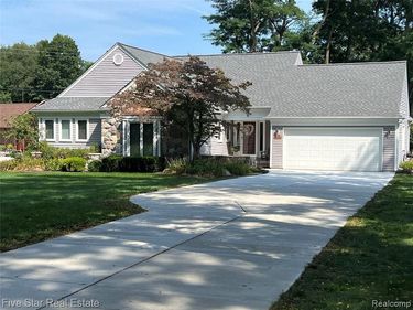 4950 Whitlow Court, Commerce Twp, MI 48382