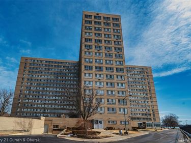 8900 E E Jefferson Avenue, Detroit, MI 48214