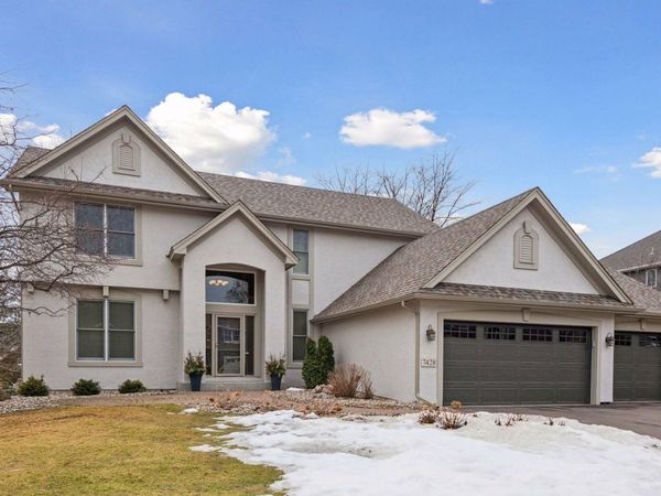 7428 Bent Bow Trail, Chanhassen, MN 55317