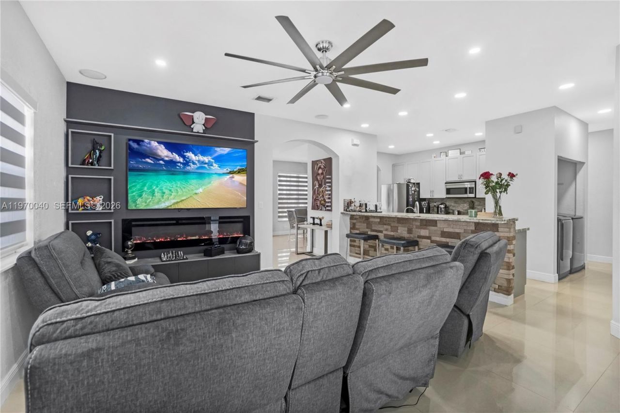 2132 NE 38th Rd , Homestead, FL 33033 Photo