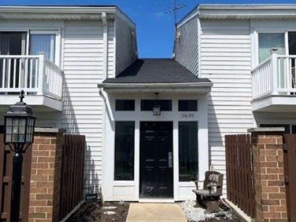 26195 Raintree Boulevard, Unit B4, Olmsted Falls, OH 44138