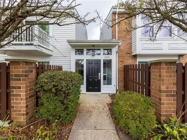 26195 Raintree Boulevard, Unit B4, Olmsted Falls, OH 44138