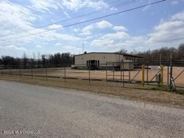 104 Country Meadows , Grenada, MS 38901