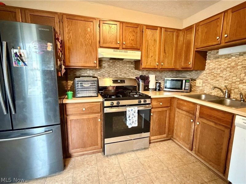 1268 Oxford Drive, Madison, OH 44057 Photo 7