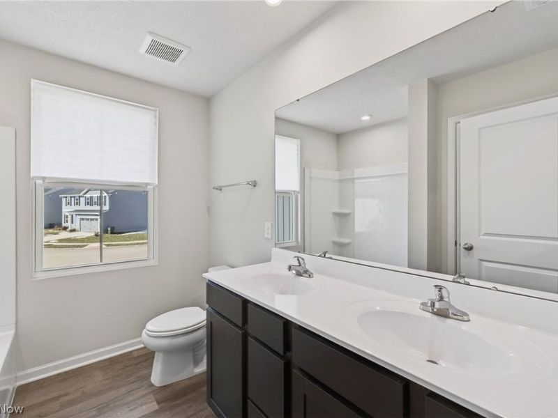 2457 Bishop Oval, Barberton, OH 44203 Photo 17