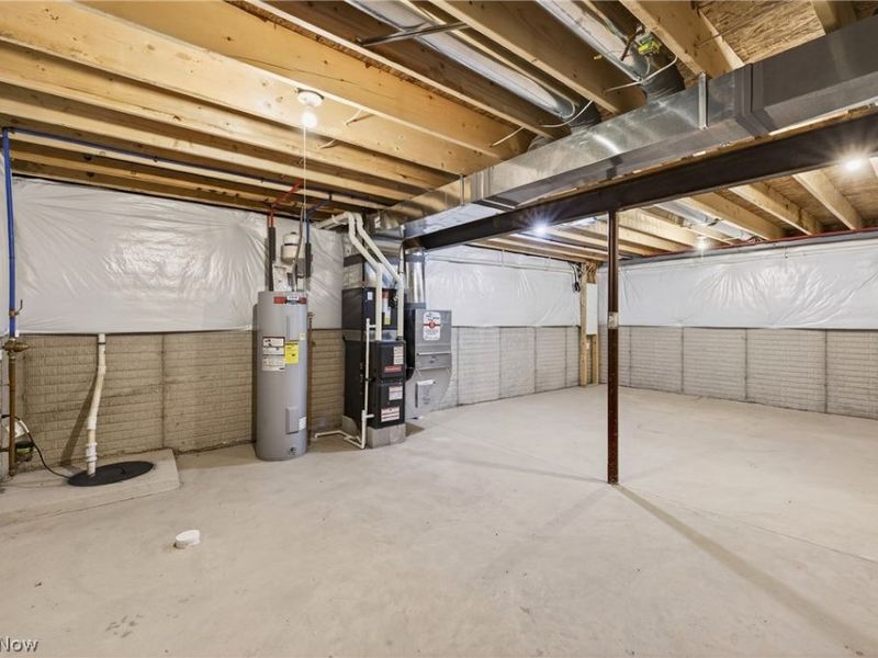 2457 Bishop Oval, Barberton, OH 44203 Photo 36