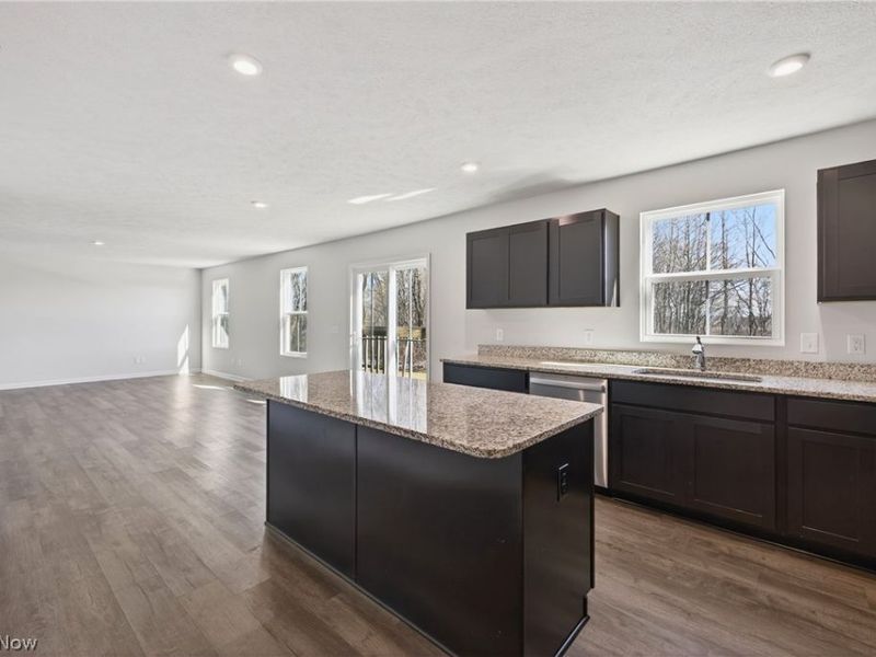 2457 Bishop Oval, Barberton, OH 44203 Photo 8